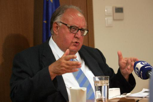 Τανκς, ταραχές και χάος προβλέπει χωρίς το Μεσοπρόθεσμο ο Θ.Πάγκαλος