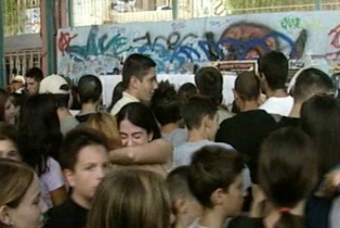 Kαμία σκέψη επαναφοράς της βάσης του «10» λέει η Α.Διαμαντοπούλου