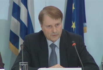 Πρόοδο αλλά και υστερήσεις σε κρίσιμους τομείς διαπιστώνει ο Ράιχενμπαχ