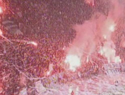 Κροτίδες, δακρυγόνα και… εξαπάτηση στην Τούμπα