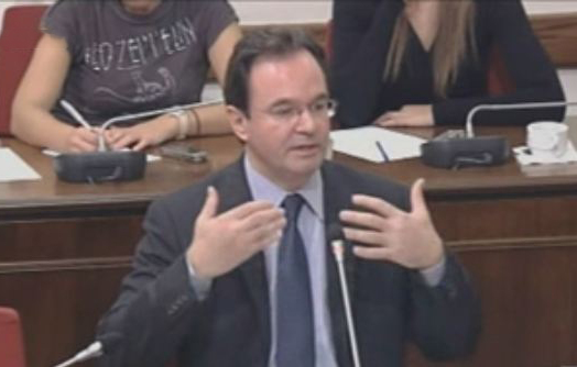 «Θερμό επεισόδιο» μεταξύ Γ.Παπακωνσταντίνου- Ζ.Κωνσταντοπούλου