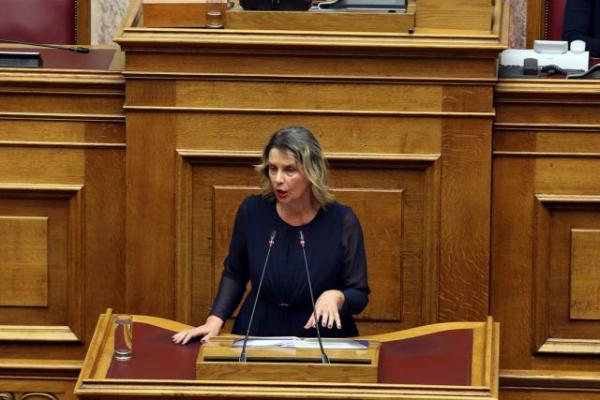 Παπακώστα για τη βόμβα στο Κολωνάκι: Συστήνω αυτοσυγκράτηση