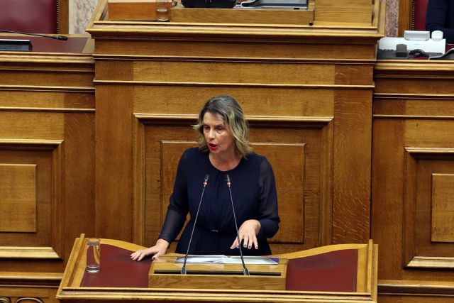 Παπακώστα για τη βόμβα στο Κολωνάκι: Συστήνω αυτοσυγκράτηση