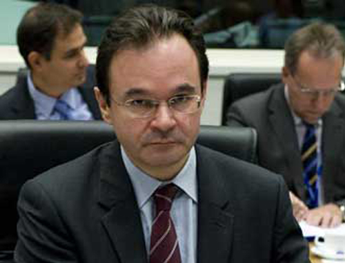 Πιο σκληρή επιτήρηση