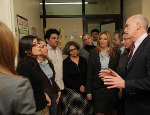 Δέσμευση Παπανδρέου για άμεση αντιμετώπιση της αναμονής στα προγράμματα απεξάρτησης