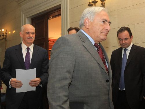 Το Δ.Ν.Τ. «καλύπτει» Στρος Καν-Παπανδρέου