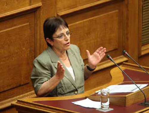 Οι αγώνες θα συνεχιστούν και εκτός Βουλής, δήλωσε η Αλέκα Παπαρήγα