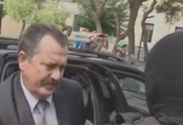 Ενώπιον των ανακριτών ο Χρήστος Παππάς