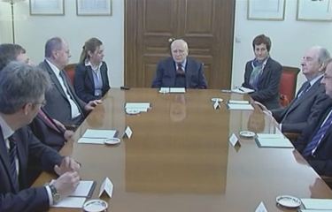 Ο Πέερ Στάινμπρουκ στον πρόεδρο της Δημοκρατίας