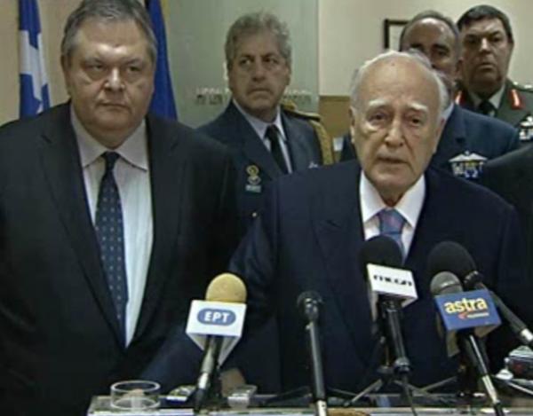 Επίσκεψη-στήριξη στις Ένοπλες Δυνάμεις από τον Κάρολο Παπούλια