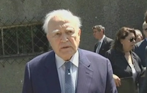 Φόρο τιμής στα θύματα του ναζισμού απέτισε ο Κάρολος Παπούλιας