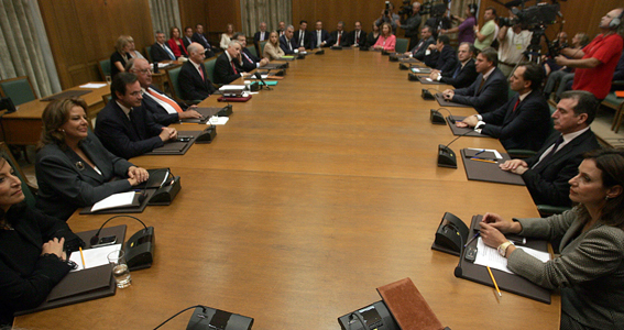 Ο Γ.Παπανδρέου ζήτησε τις παραιτήσεις των υπουργών του