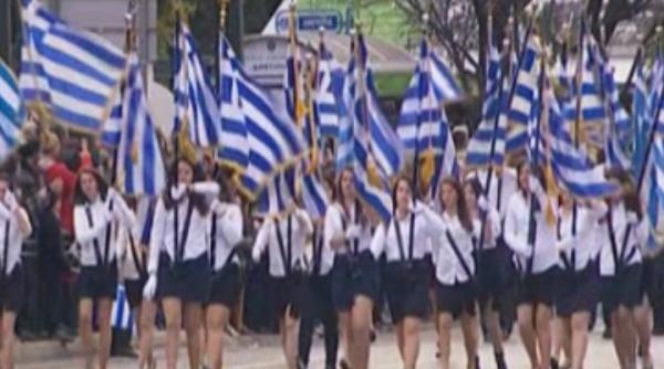 Επεισόδια στη διάρκεια της μαθητικής παρέλασης στο κέντρο της Αθήνας