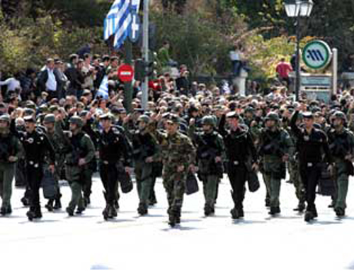 Με τη στρατιωτική παρέλαση κορυφώθηκαν οι εκδηλώσεις για την 25η Μαρτίου