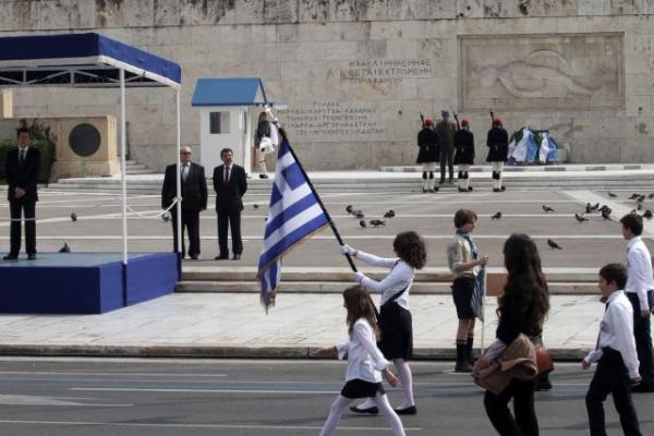 Χωρίς απρόοπτα η μαθητική παρέλαση