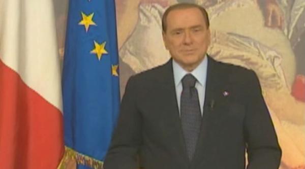 Ο Μπερλουσκόνι δηλώνει «παρών» μετά την παραίτηση