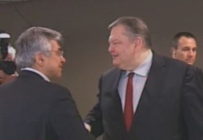 Τον δρόμο της δικαιοσύνης υποδεικνύει στον Παπανδρέου ο Βενιζέλος