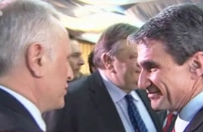 Διαδικασίες για την «επόμενη ημέρα» εξετάζει το Πολιτικό Συμβούλιο του ΠΑΣΟΚ