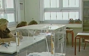 «Φουντώνει» η προεκλογική αντιπαράθεση μεταξύ ΠΑΣΟΚ-ΝΔ