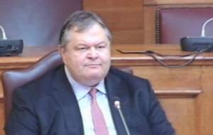 Την ανασυγκρότηση του ΠΑΣΟΚ επιχειρεί ο Βενιζέλος