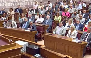 «Βράζει η ΚΟ του ΠαΣοΚ με αφορμή την ψήφηση του πολυ νομοσχεδίου