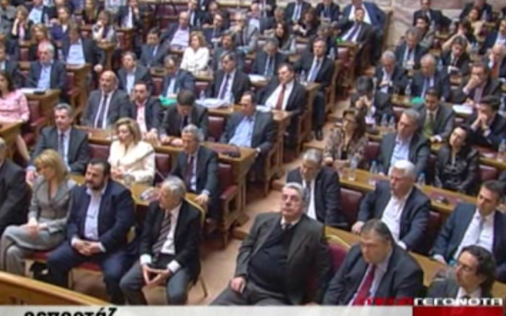 «Αντιδρούν» 16 βουλευτές του ΠαΣοΚ για το μεσοπρόθεσμο
