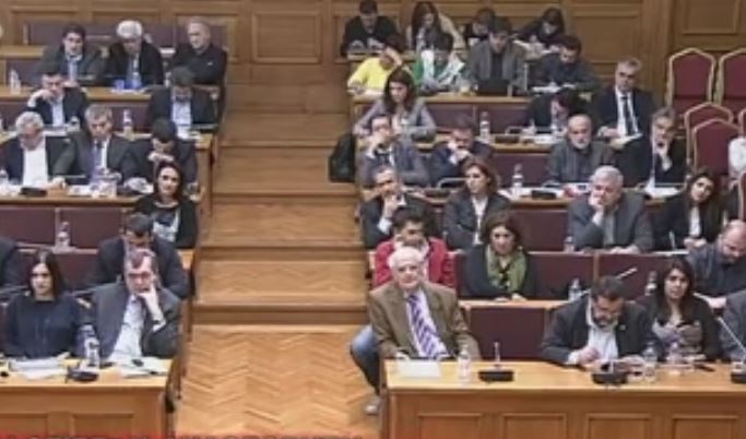 Πόλεμος ανακοινώσεων ΠΑΣΟΚ-ΝΔ για την αναθεώρηση του Συντάγματος