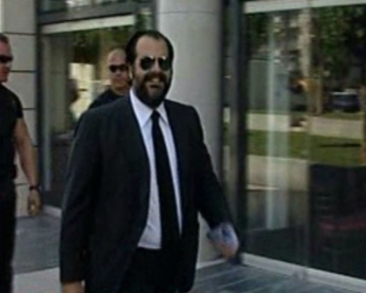 «Ας ψάξει αλλού ο λαλίστατος κ. Μπέος» η απάντηση του Πατέρα