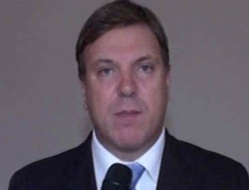 Εγκλωβισμένος στο παρελθόν ο κ. Σαμαράς, σχολιάζει η κυβέρνηση