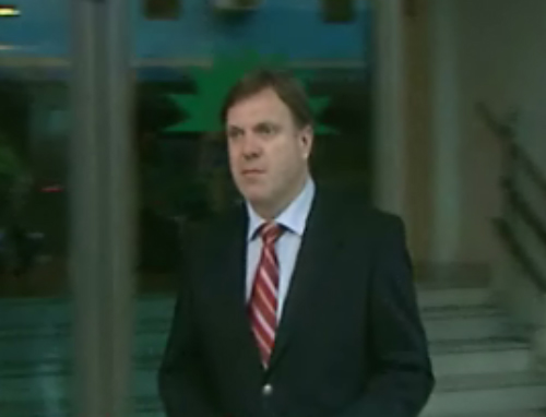 «Φλυαρούν οι καταστροφείς της χώρας» λέει η κυβέρνηση για την ομιλία Σαμαρά