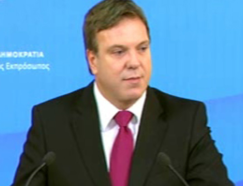 «Δεν θα περικοπούν μισθοί και συντάξεις» διαβεβαίωσε ο Γ.Πεταλωτής.