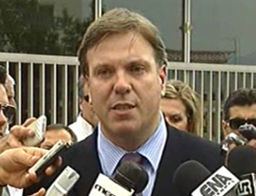 Στην Εξεταστική παρεπέμπει η κυβέρνηση το θέμα της κλήτευσης Σημίτη