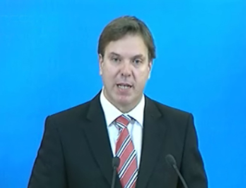 Βολές για το χρόνο κατάθεσης