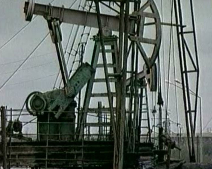 Σε επίπεδο-ρεκόρ, στο 1,65 ευρώ το λίτρο, σκαρφαλώνει η τιμή της αμόλυβδης