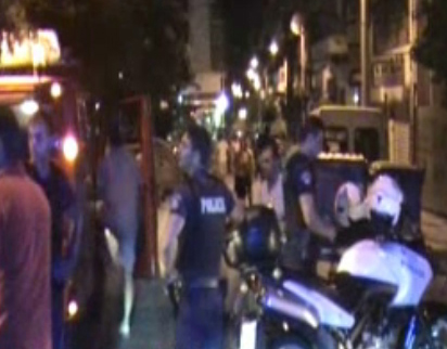 Αιματηρή συμπλοκή μεταξύ οπαδών στα Πετράλωνα