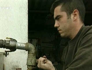 Προβλήματα μεταξύ βενζινοπωλών και του υπουργείου οικονομικών για την καταβολή του ειδικού φόρου