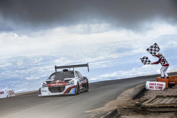 Ανάβαση Pikes Peak: Νέο παγκόσμιο ρεκόρ από τον Sebastien Loeb και την Peugeot