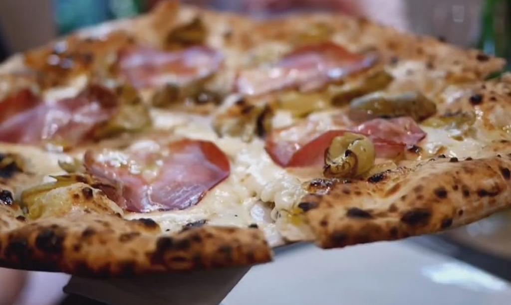 Γευσιγνώστης: Η αυθεντική ναπολιτάνικη πίτσα στον Γευσιγνώστη