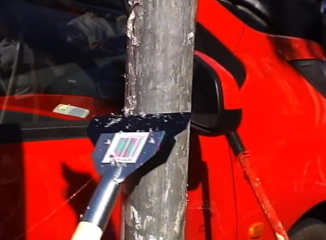 ΒΗΜΑ FM: Εκστρατεία καθαρισμού πινακίδων του Κ.Ο.Κ.