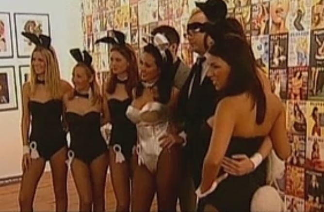 Το Playboy…  ντύνει τα κουνελάκια του