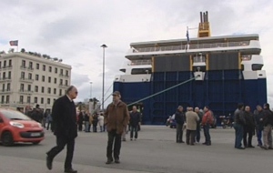 Συνεχίζουν την απεργία οι ναυτεργάτες