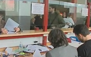 Επιμένει η τρόικα σε 20.000 απολύσεις στο Δημόσιο