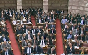 Με 153 «ναι» το τρίτο μνημόνιο αλλά η Ευρώπη «διστάζει»