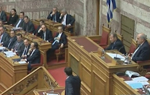 Αντιδρούν τα κόμματα για την πολιτική της κυβέρνησης