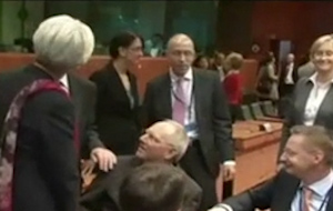 Διαφωνίες στην Ελλάδα, πιέσεις από την Ευρώπη για να βρεθεί λύση