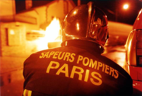 Τραγωδία στο Παρίσι: Μητέρα και δύο κοριτσάκια νεκρές από πυρκαγιά σε πολυκατοικία