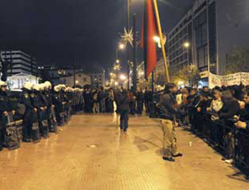 Σε αστυνομικό κλοιό τα Προπύλαια