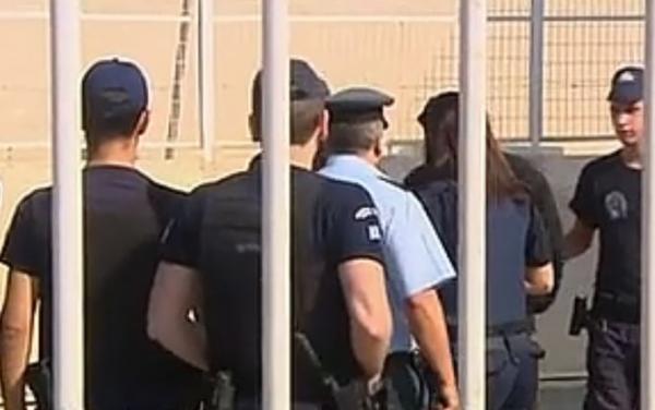 Η Πόλα Ρούπα ήταν στο ελικόπτερο δείχνουν τα εργαστήρια της ΕΛ.ΑΣ.