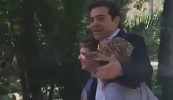 Ο πρωθυπουργικός περίπατος στον Εθνικό κήπο