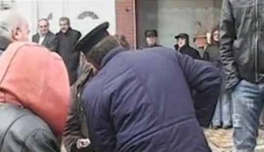 Συνεχίζονται οι προπηλακισμοί βουλευτών